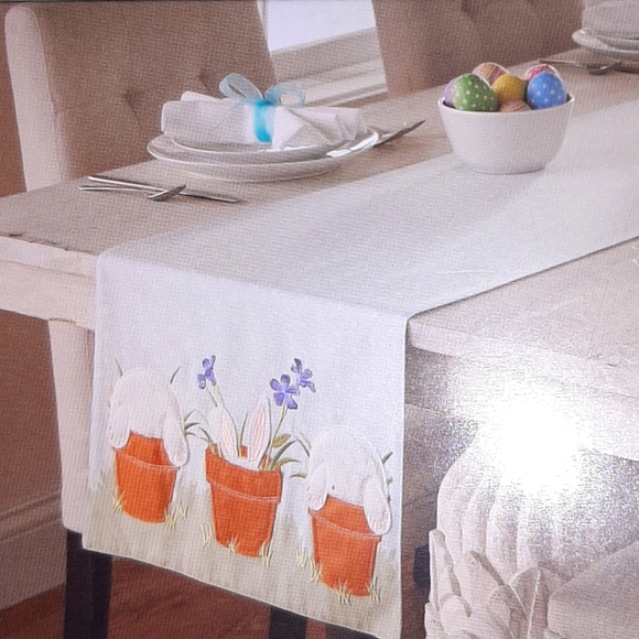 Bunny Butts in Flower Pots Table Runner NWT - Picture 2 of 9